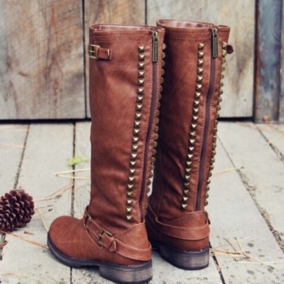 Brown Boots - Picture 1 of 4